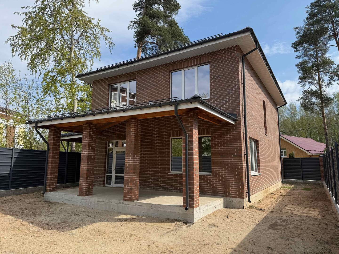 Москва и МО, городской округ Балашиха, Балашиха, улица Черняховского, 56Б; Коттедж 192,90м² на участке 5 сот. 2 эт.